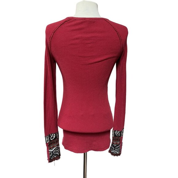 We The Free By Free People Red Thermal Top With Embroidered Sleeves Small - Picture 4 of 7